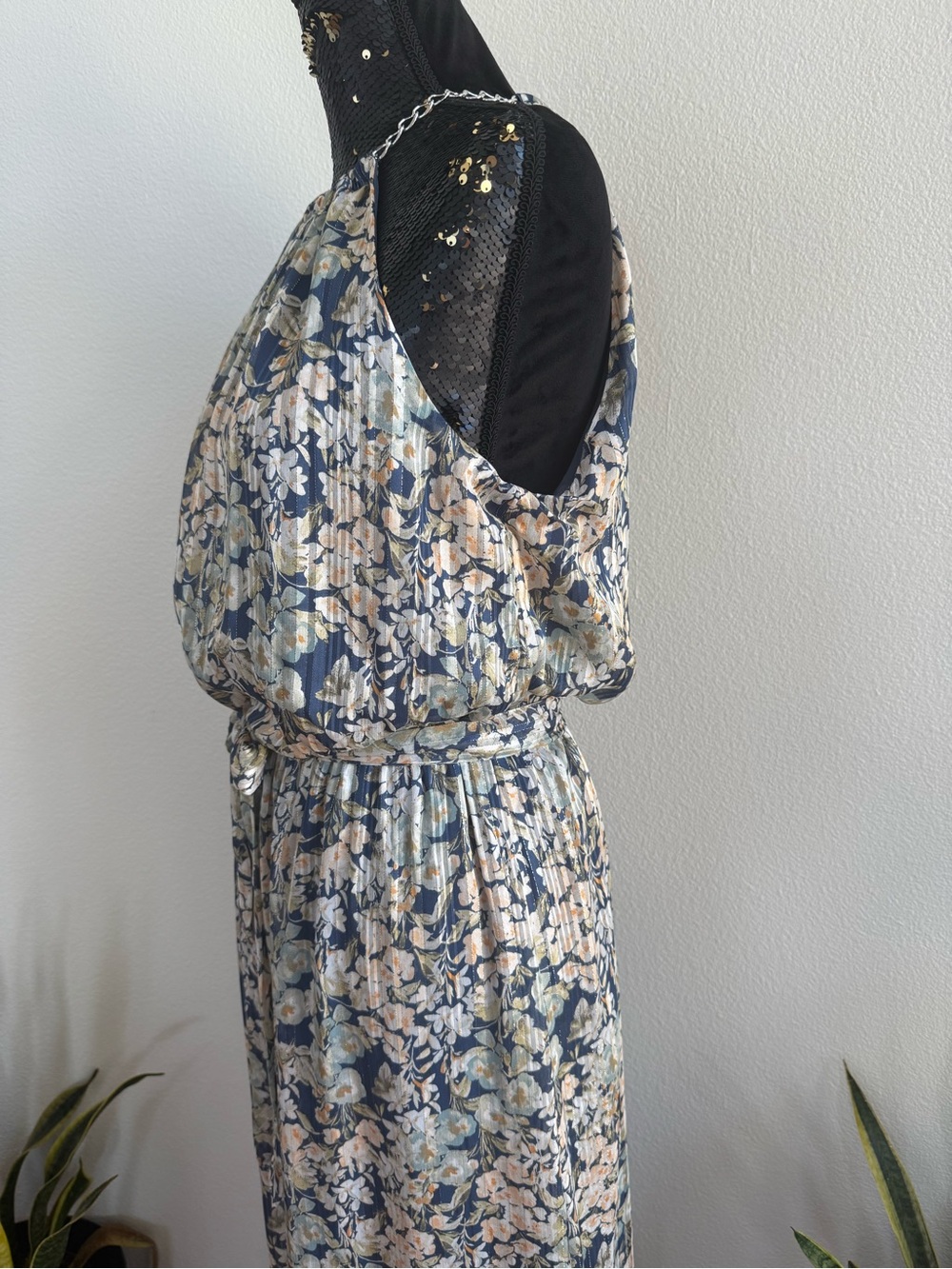 Halogen Curb Chain Detail Metallic Floral Halter Maxi Dress Size Medium NWOT - Picture 6 of 14
